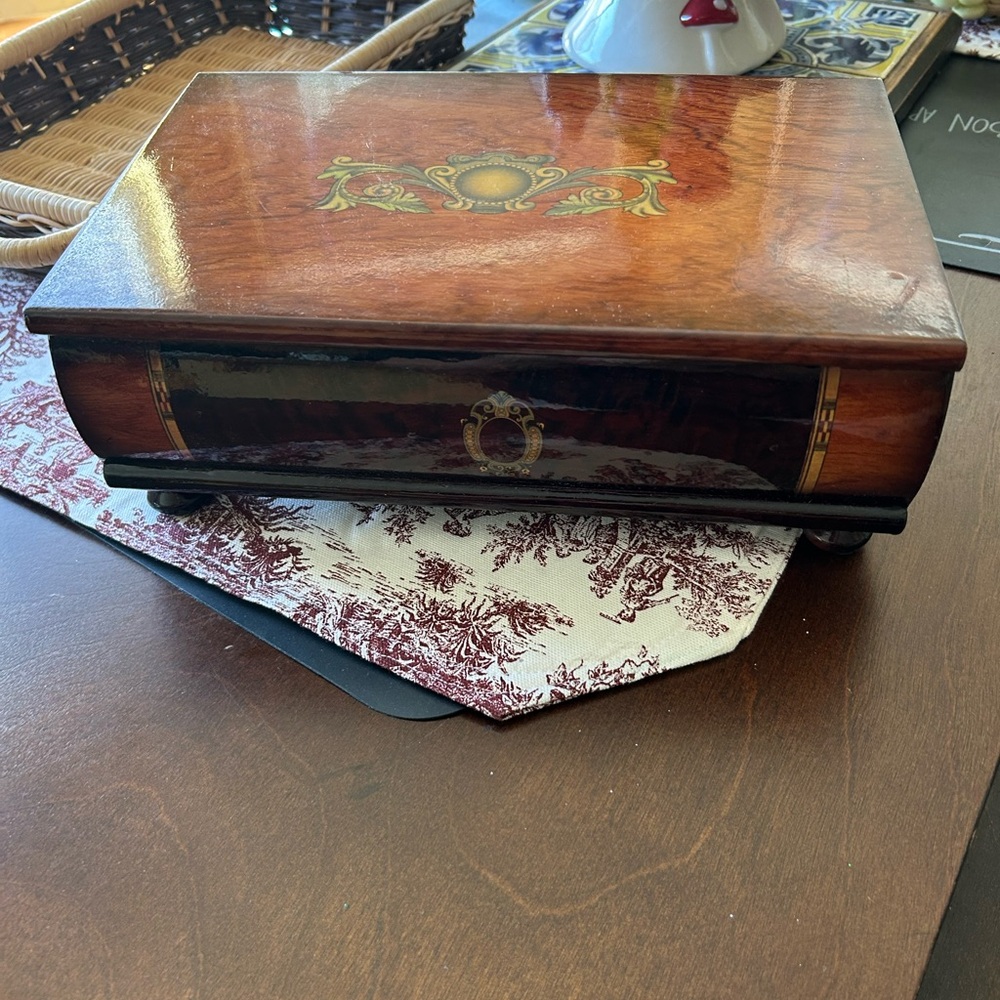 Stunning Vintage Wooden Jewelry Box with Inlay Design